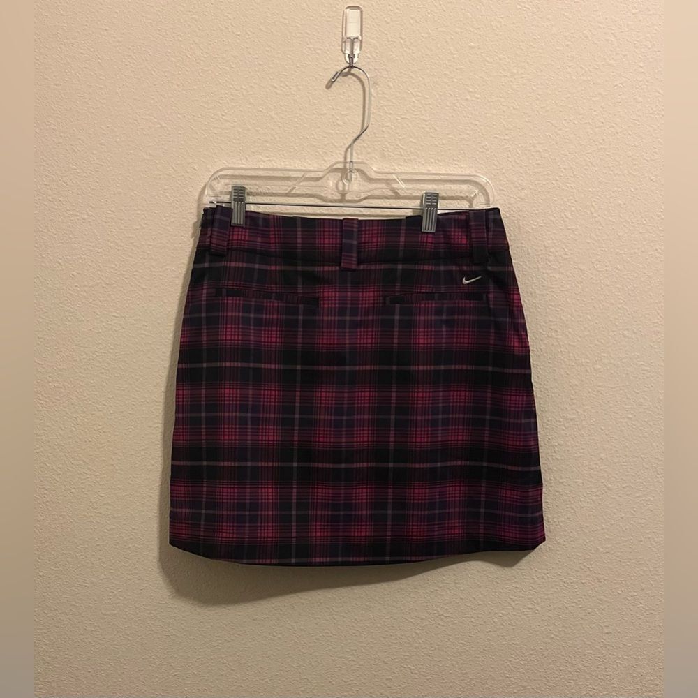 Nike Women's Dri-Fit Golf
Skort Plaid Navy and Pink Size
Size: 6